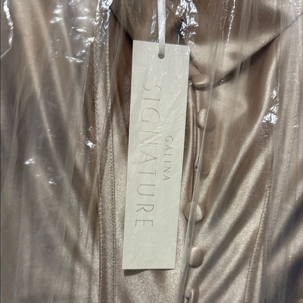 Elegant Strapless Satin Dress in Gold - Picture 2 of 5